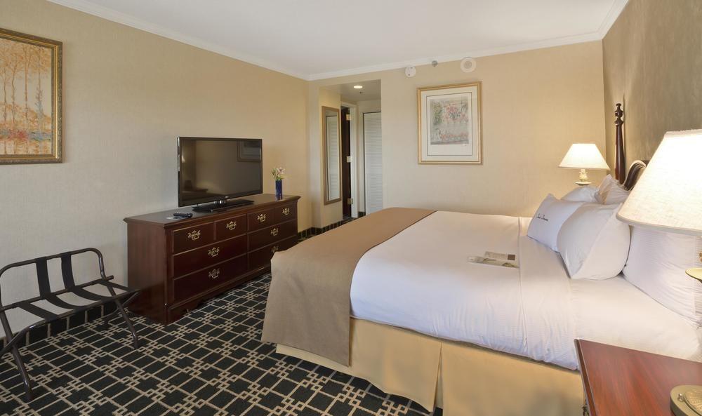 Doubletree By Hilton Fort Lee/George Washington Bridge Exterior photo