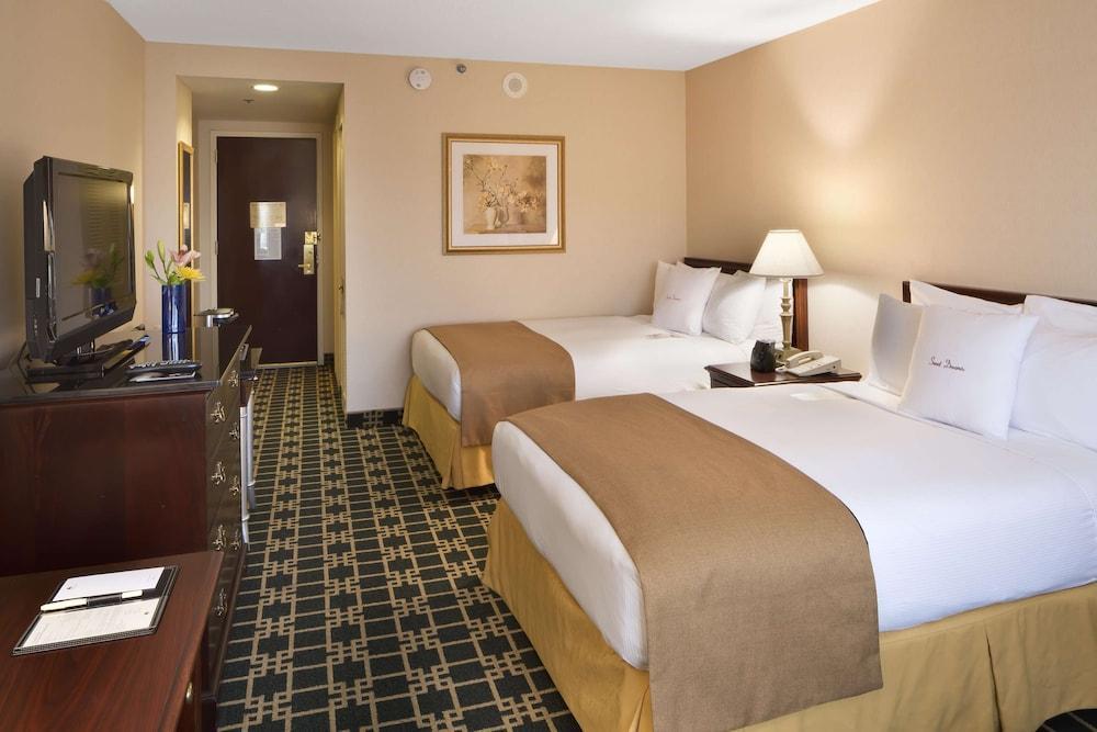 Doubletree By Hilton Fort Lee/George Washington Bridge Exterior photo