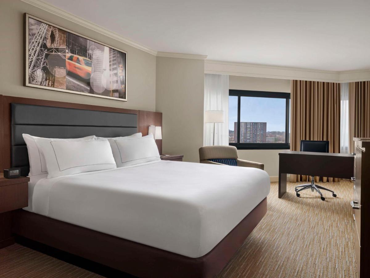 Doubletree By Hilton Fort Lee/George Washington Bridge Exterior photo