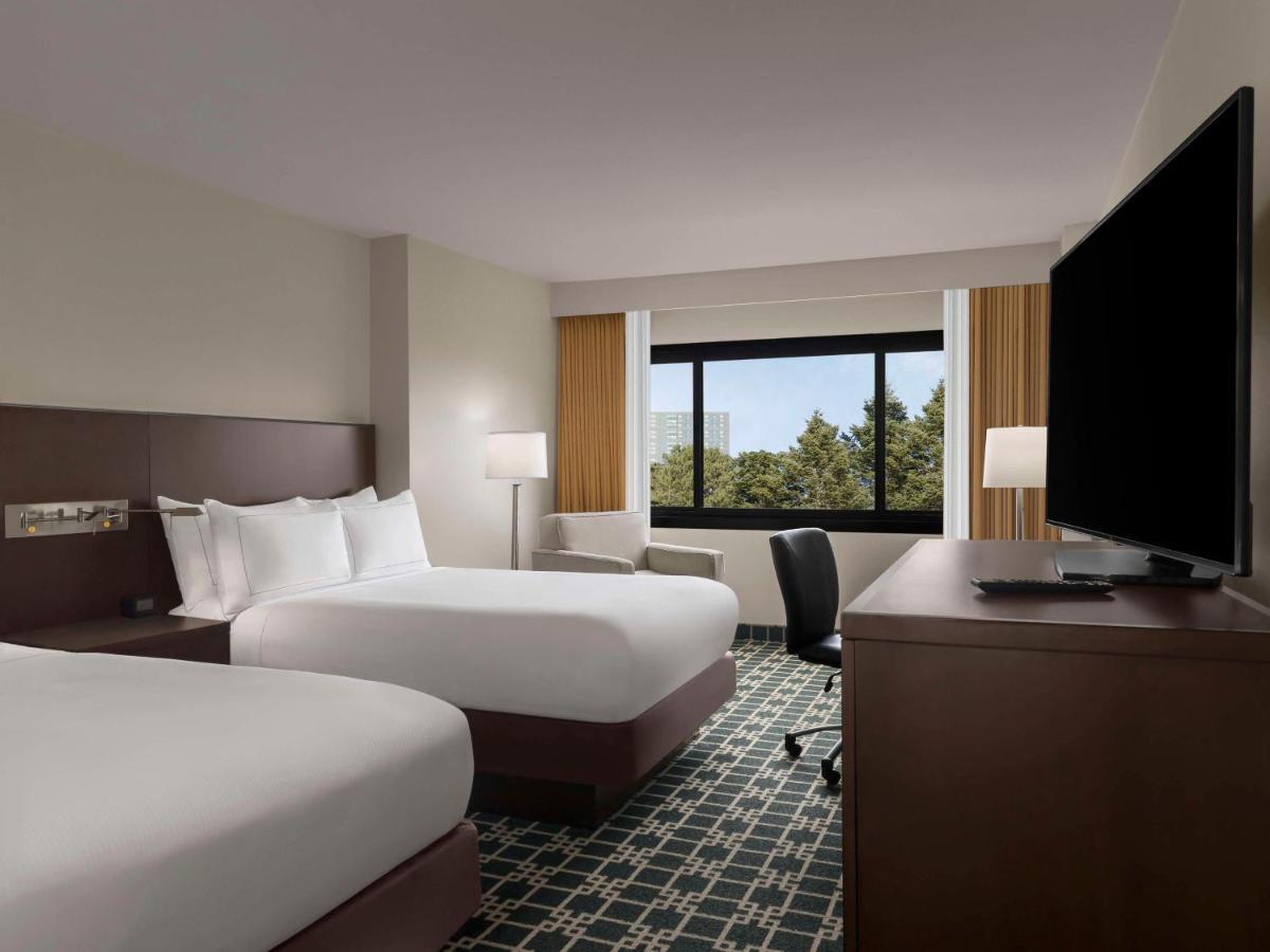 Doubletree By Hilton Fort Lee/George Washington Bridge Exterior photo