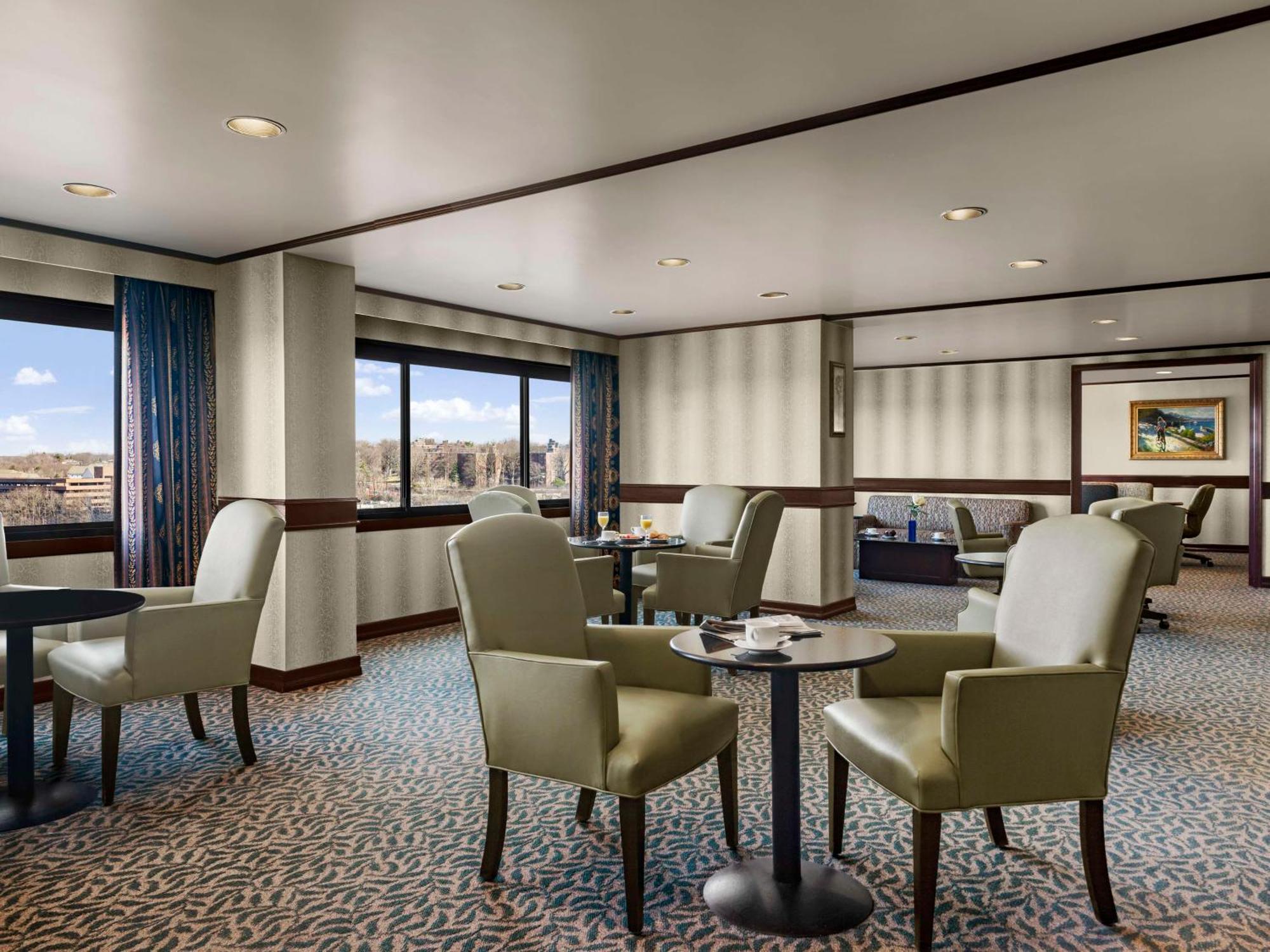 Doubletree By Hilton Fort Lee/George Washington Bridge Exterior photo