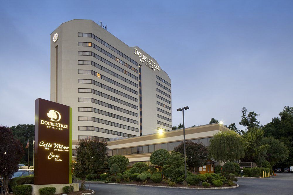 Doubletree By Hilton Fort Lee/George Washington Bridge Exterior photo